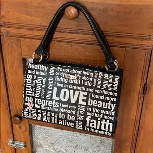 Magnetic interchangeable purse